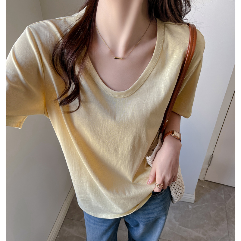 병아리 노란색