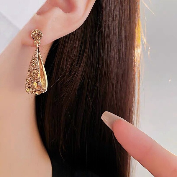 retro fashionable trend earrings