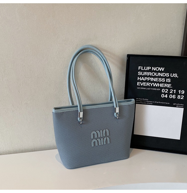 Bolso de alta gama para mujer de gran capacidad 2025 nuevo estilo primavera y verano diseño de nicho bolso de mensajero bolso de cubo portátil para mujer