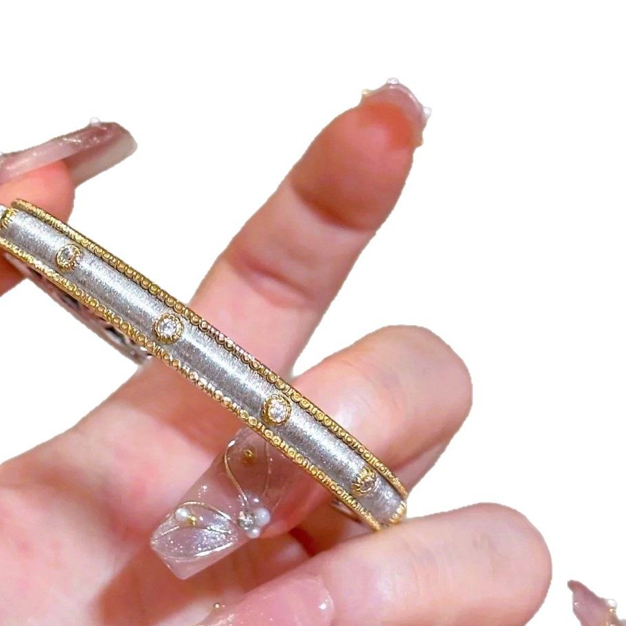 Pulsera abierta de dos colores de circón galvanizado en oro real de 18 quilates, pulsera de lujo ligero de alta gama, joyería de temperamento, joyería femenina