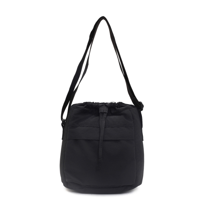 Bolsa de cubo de tela de nylon para damas 2025 nueva bolsa de hombro simple casual de estilo universal bolso de mochila de herramientas ligero