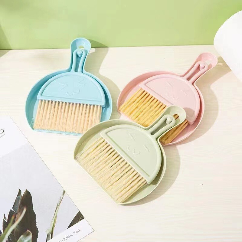 Smiley Face Desktop New Model Broom Keyboard Cleaning Brush Small Size with Dustpan Small Broom Set Computer Debris Brush Pet Cleaning Brush