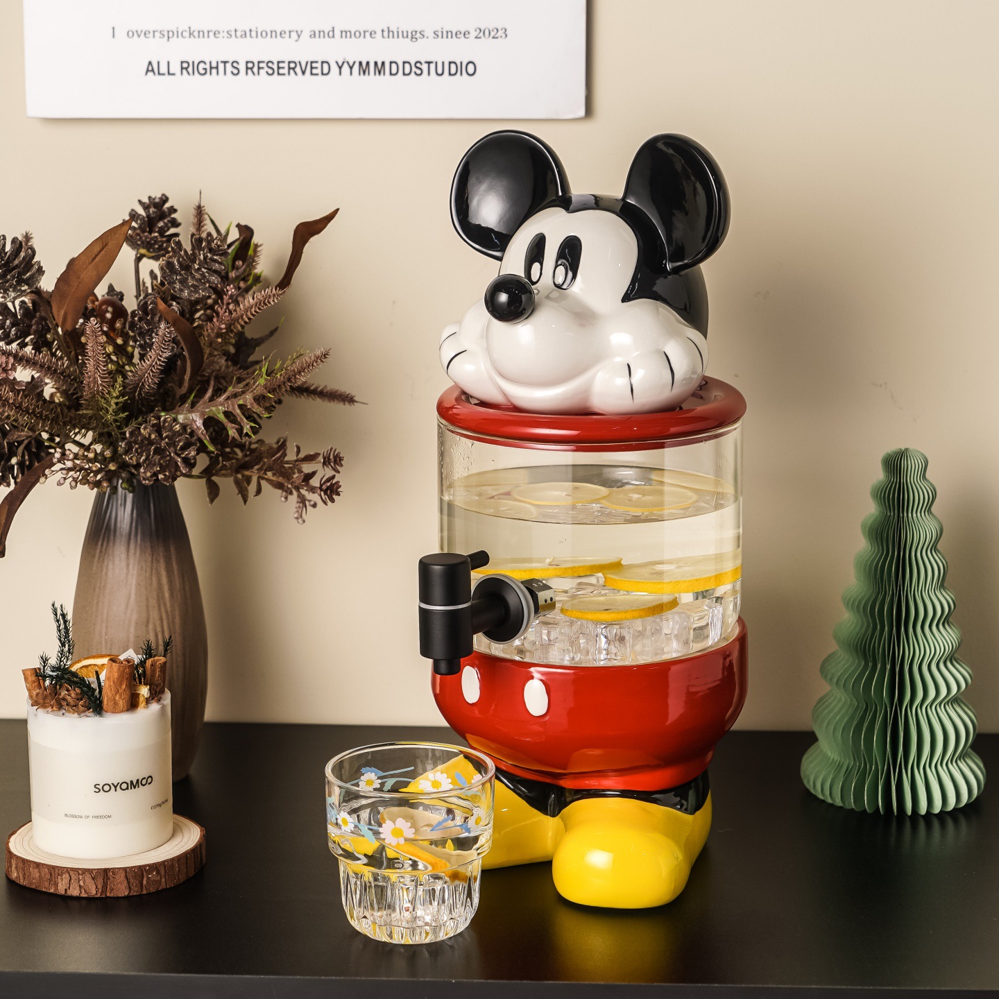 Nueva botella de agua fría de dibujos animados de color en contraste, té perfumado de verano, bebida, cubo de jugo, bar, casa de familia, agua potable de alto valor