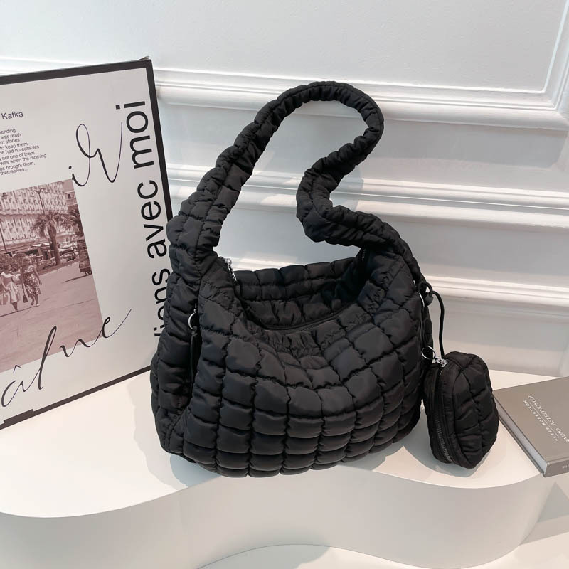 Venta al por mayor transfronteriza de bolsos de nubes plisadas nuevos bolsos maternos versión coreana de bolsos de plumón con algodón tote bolsos de hombro único de gran capacidad