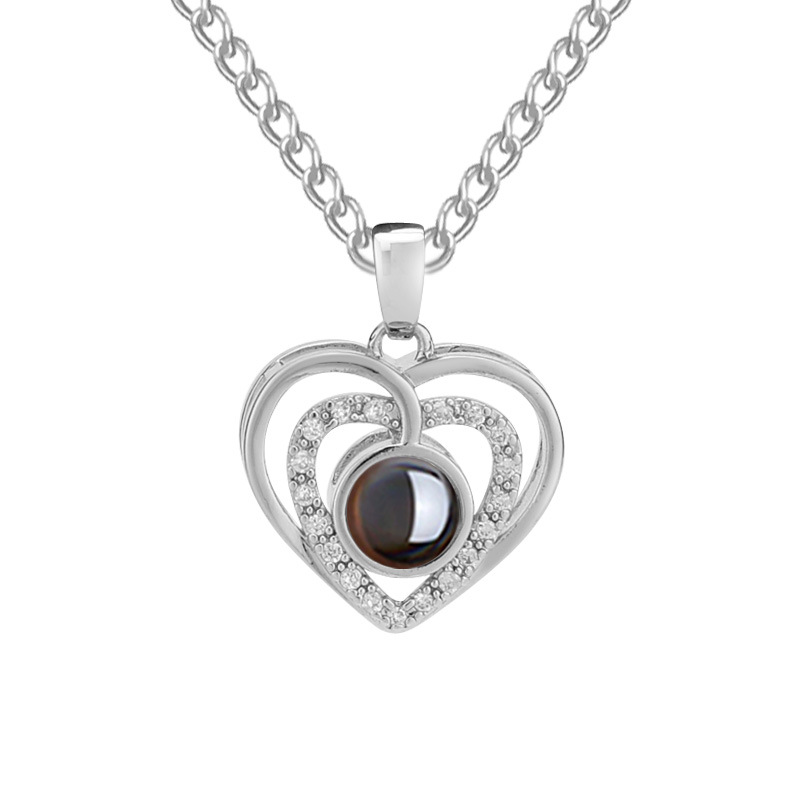 Collier de projection de souvenirs d'amour transfrontaliers en 100 langues pour couples, design luxueux et léger à double cœur, polyvalent et_voghion.com