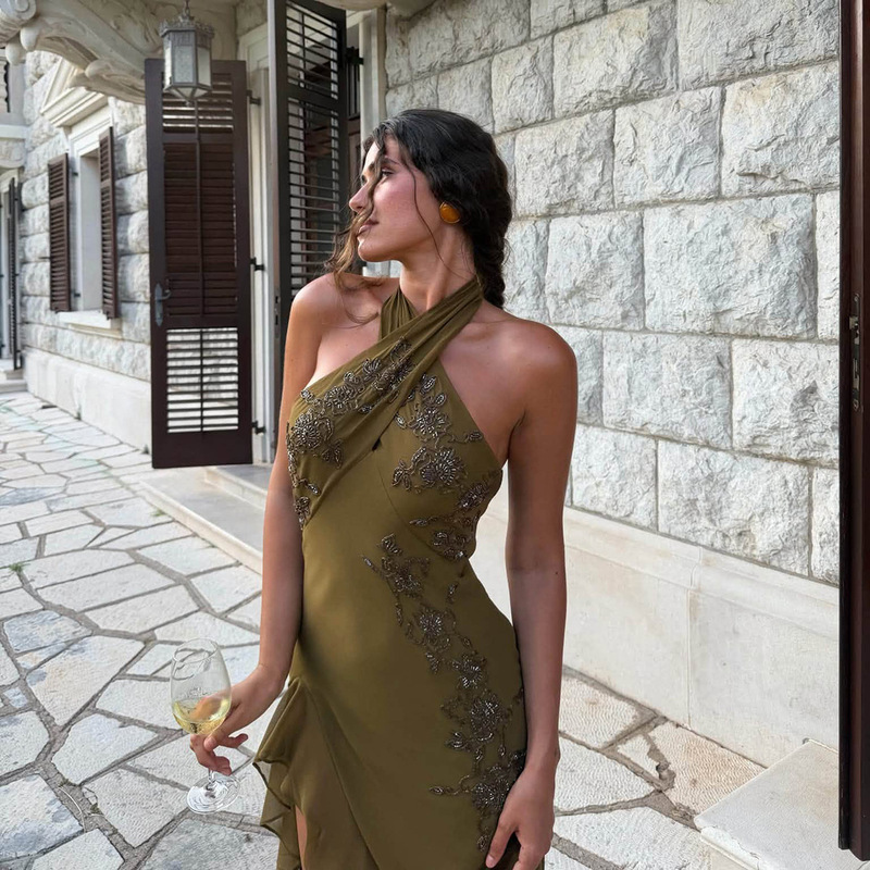 European and American cross-border wholesale of 2026 autumn new arrivals: elaborate beaded and embroidered long dresses with halter necklines, perfect as light formal wear European and American cross-border wholesale of 2026 autumn new arrivals: elaborate beaded and embroidered long dresses with halter necklines, perfect as light formal wear