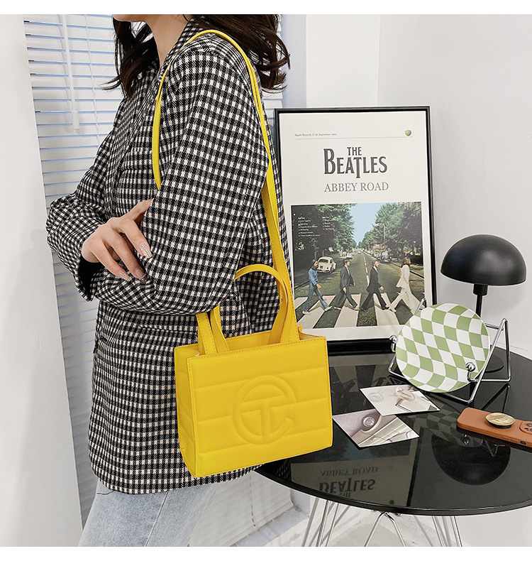 Women's Small Pu Leather Solid Color Fashion Square Zipper Tote Bag display picture 3