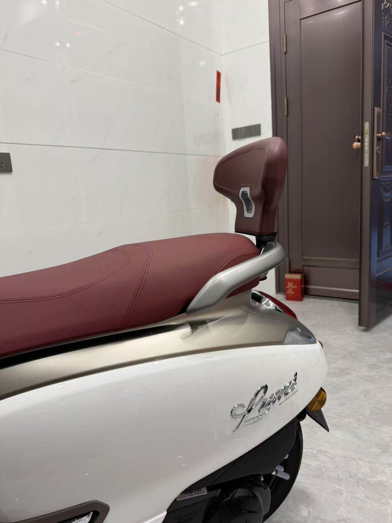 Suitable for Haojue Lumi125 Modified Rear Backrest, Rear Seat Lumbar Support, Passenger Backrest, Humpback Backrest, Cushion