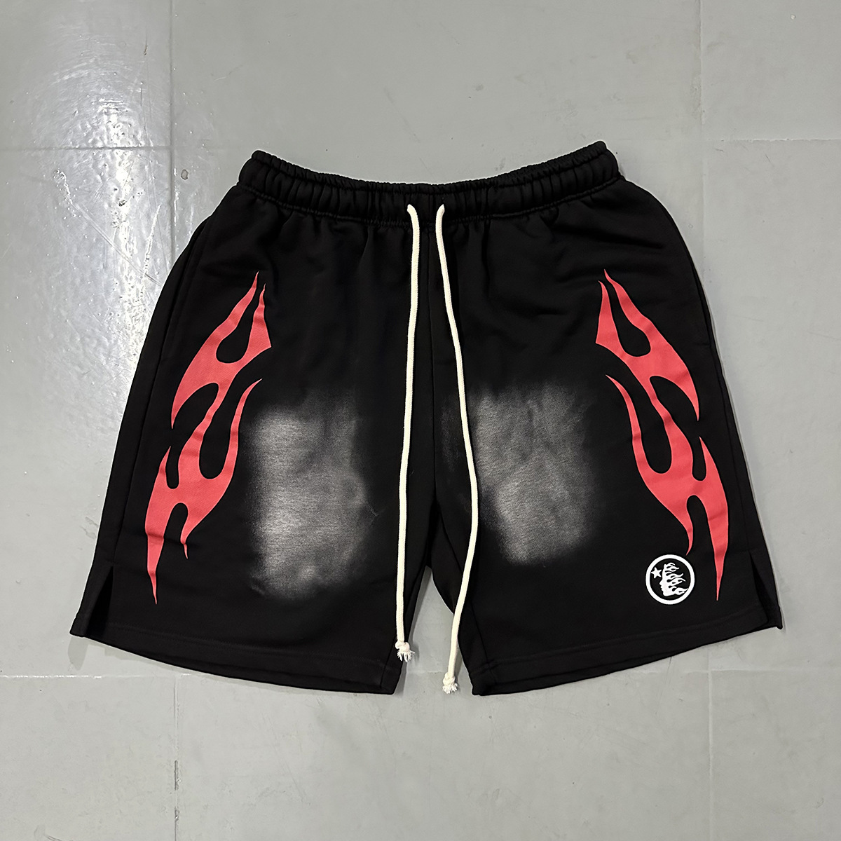 Hell Star lavando y desgastando pantalones cortos casuales 2024 verano nuevo estilo marca de moda europea y americana hip-hop pantalones de cinco puntos hombres y mujeres