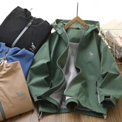 兒童春季防風衣防水外套2024新男童女童連帽休閒戶外服潮牌衝鋒衣