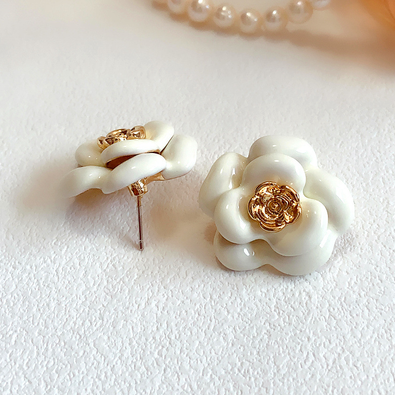 1 Pair Retro Flower Plating Alloy Ear Studs display picture 2