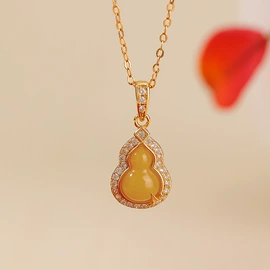 耳钉;戒指;吊坠