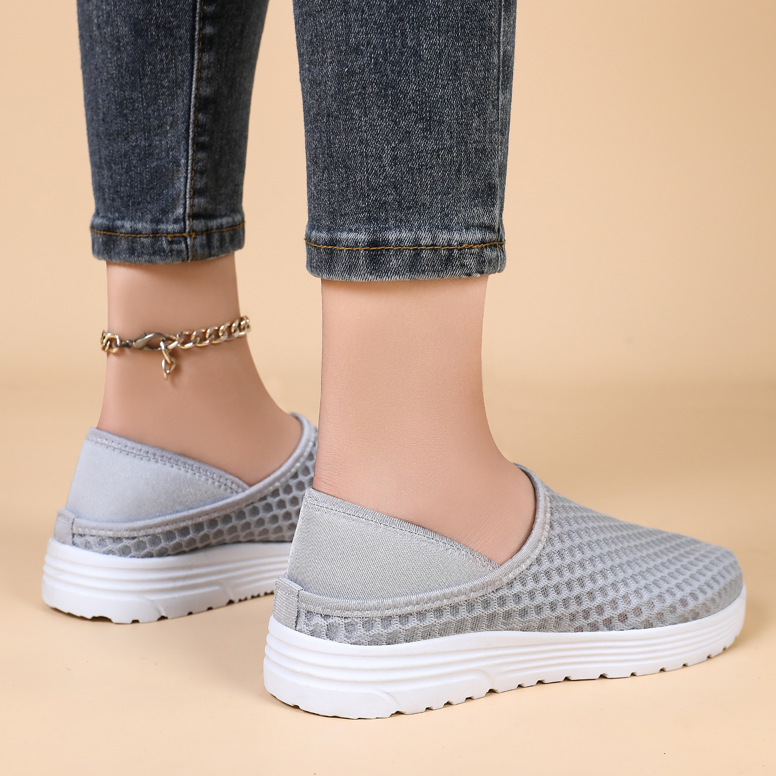 Zapatos de mujer, zapatos casuales, zapatos de mujer de tamaño grande transfronterizo, zapatos perezosos, zapatos de malla ligeros y transpirables, zapatillas de medio zapato