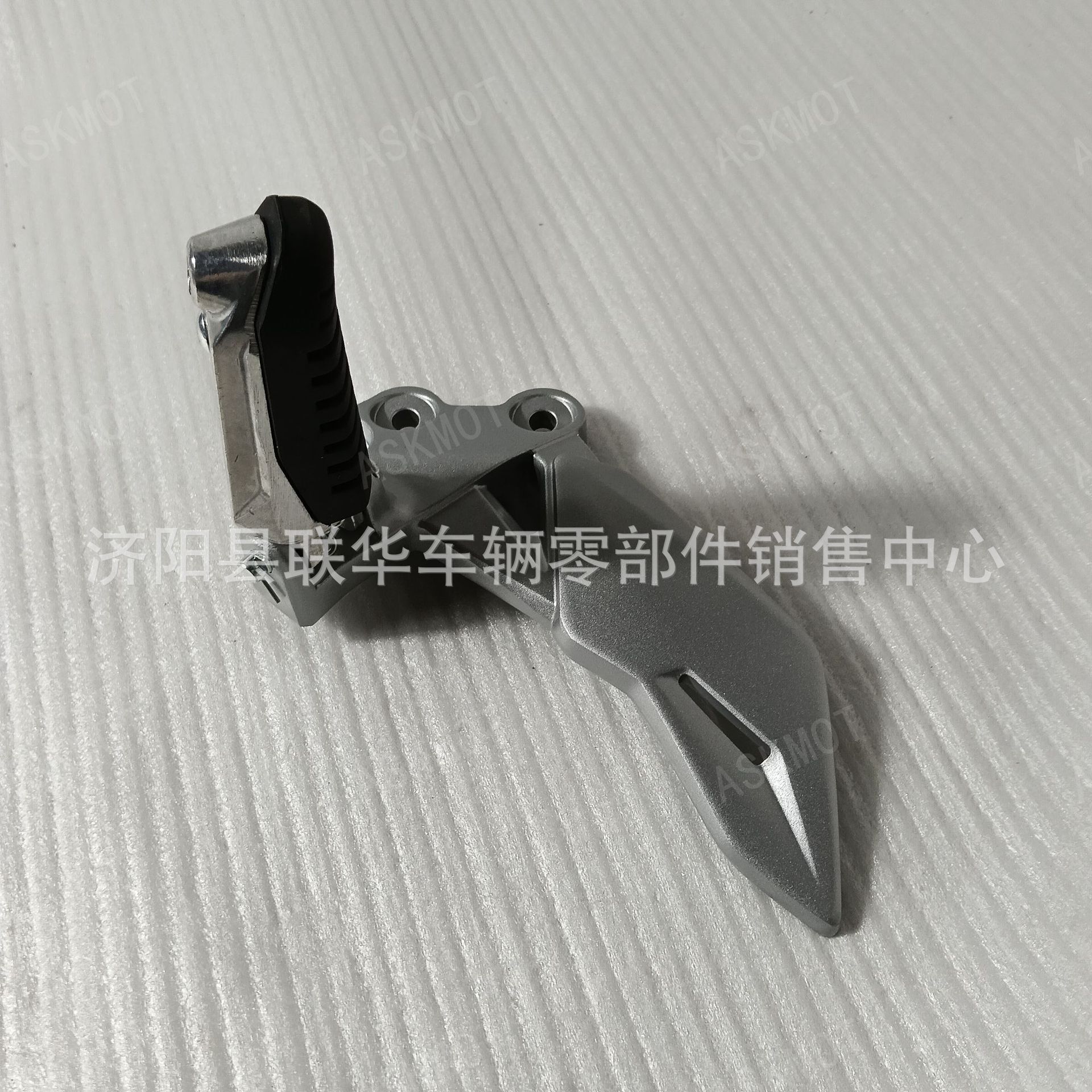 Suitable for Suzuki Gixxer 150 Motorcycle Front and Rear Left and Right Footrests, Foot Pedals, Complete Set of Accessories
