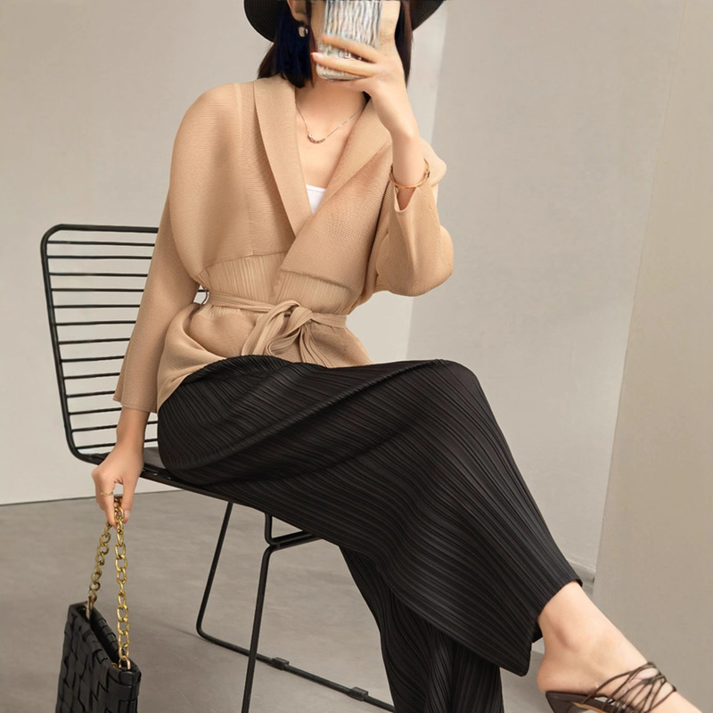 Early Autumn Design Suit for Women, High-End Cardigan Jacket, Straight Pants, Miyake Pleated Women's Clothing, Complete Set