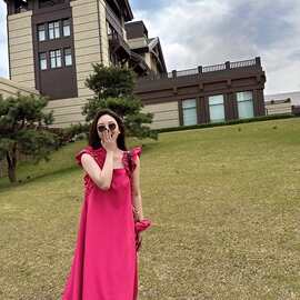 茶歇法式复古玫红色方领木耳边连衣裙女小众海边度假风气质长裙子