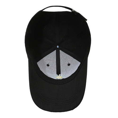 Baseball cap with autumn embroidery chrysanthemum baseball cap, fashionable trend, unisex couple matching sun hat, sunscreen hat