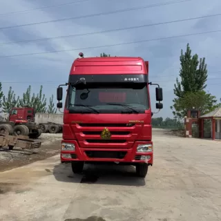 现车出售重汽豪沃前四后八厢式货车375马力8x4厂家直销