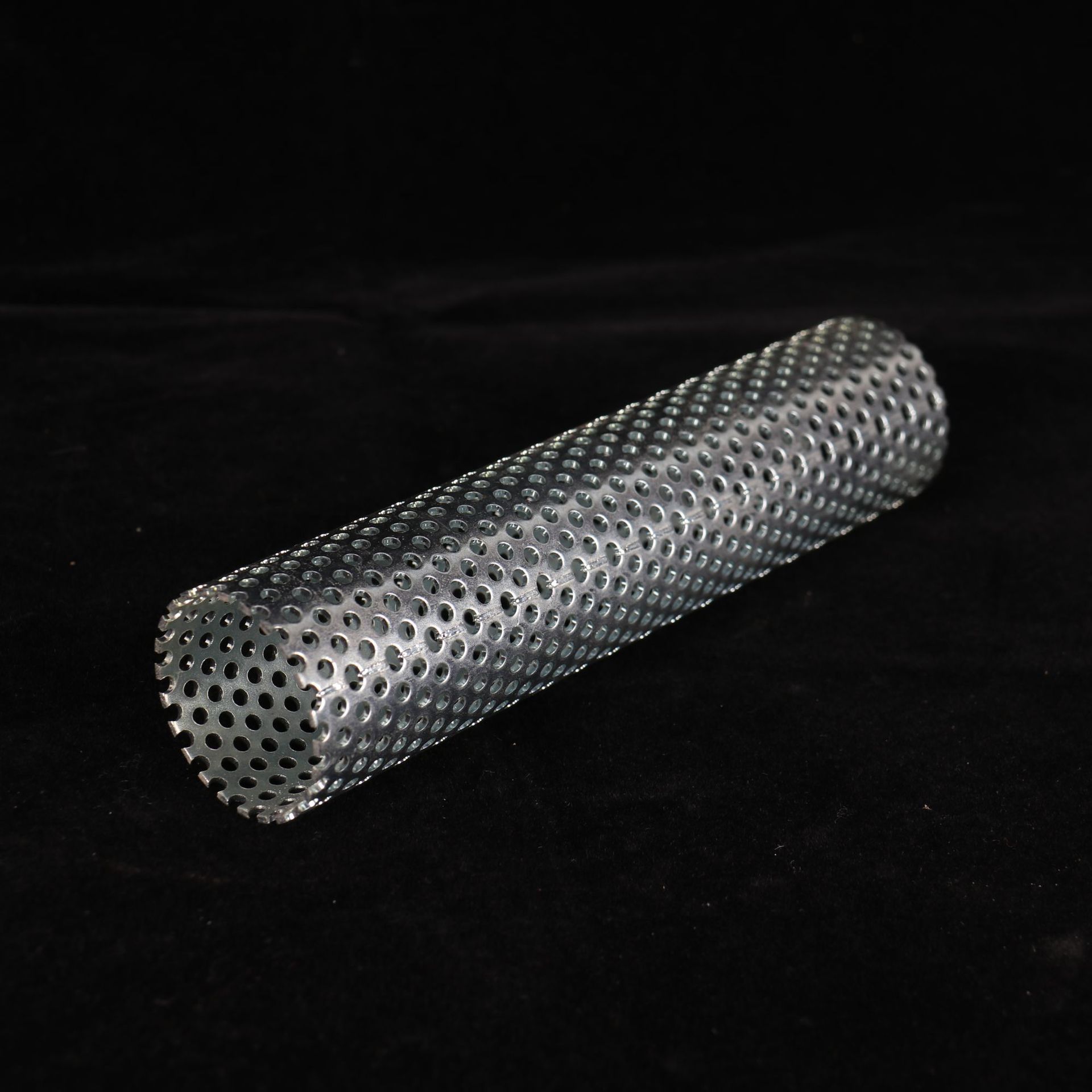 不锈钢冲孔焊接中心圆管  冲孔直缝焊管 滤芯骨架消音管