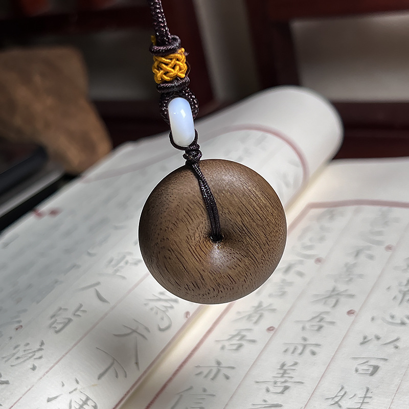 工厂批发 文莱软丝沉香木项链平安扣黑油老料沉香吊坠无事圆牌子