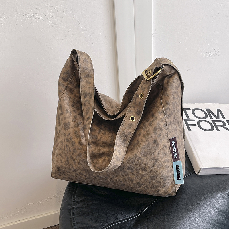 Retro leopardo tote 2024 otoño y invierno nuevo nicho de moda bolso de gran capacidad bolso de hombro relajado bolso axilar