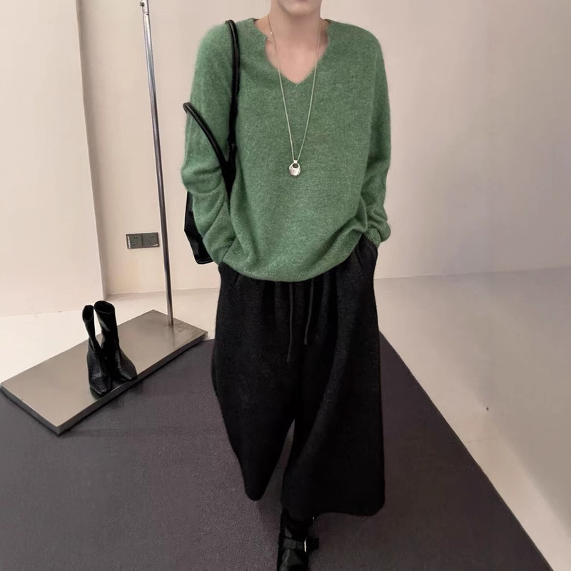 25 Autumn/Winter New V-Neck Wool Brushed Sweater for Women, Loose and Lazy Style, Korean Version Knitted Pullover Top for Women