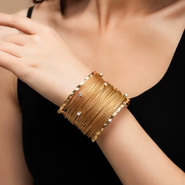 耳环;耳钉;项链