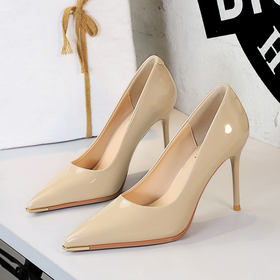 1893 European And American Style Banquet Simple High Heels Stiletto Patent Leather Shiny Shallow Mouth Metal Pointed Toe_vogvips.com