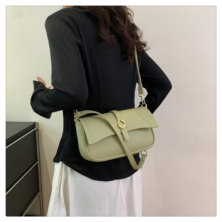 Women's Medium Pu Leather Solid Color Streetwear Magnetic Buckle Shoulder Bag display picture 25