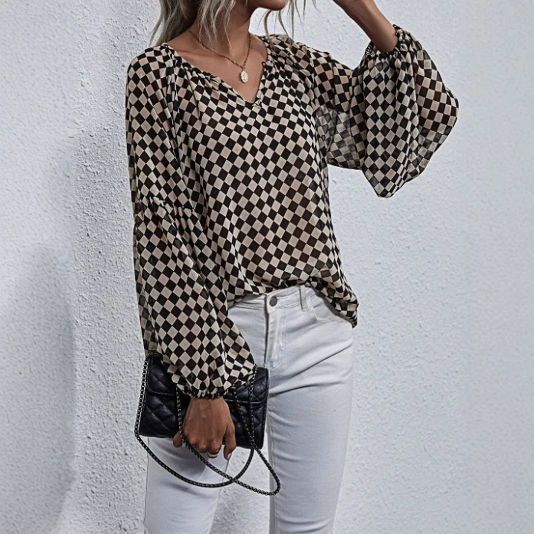 Летние топы 2025 года, европейская и американская мода, длинный рукав, принт в клетку и полоску, V-образный вырез, для женщин