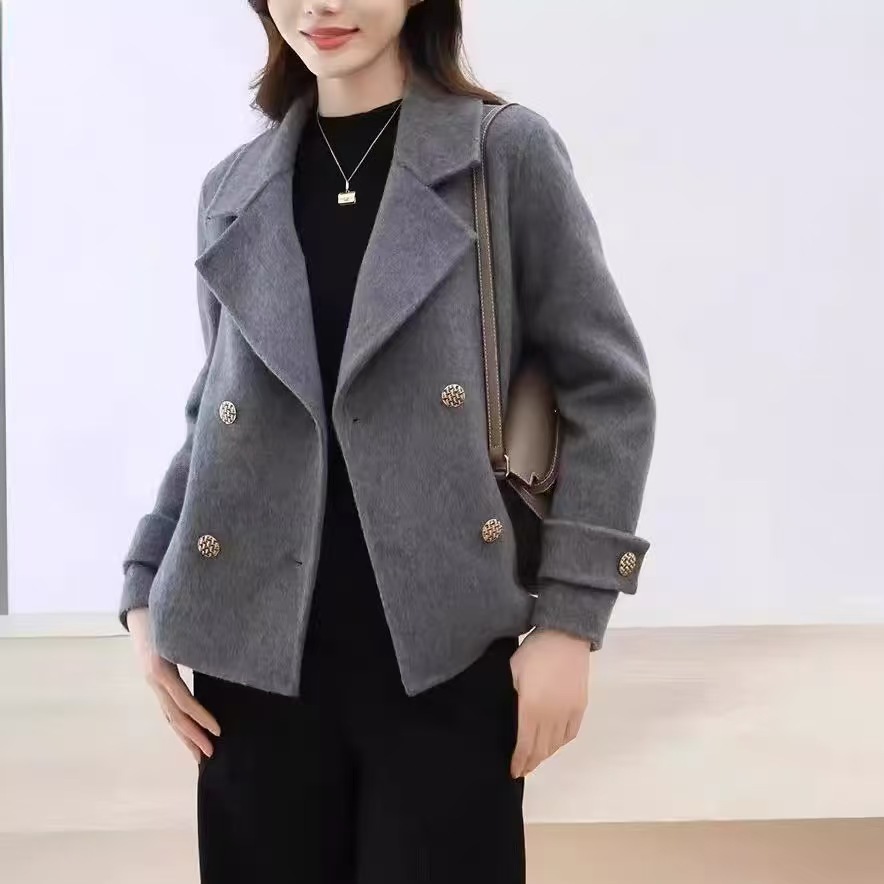 회색