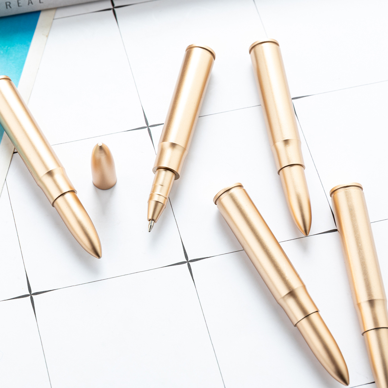 Creativo retro forma de bala lápiz de bola simulación de armas lápiz de aceite para estudiantes de primaria juguetes premios lápiz de bola de plástico