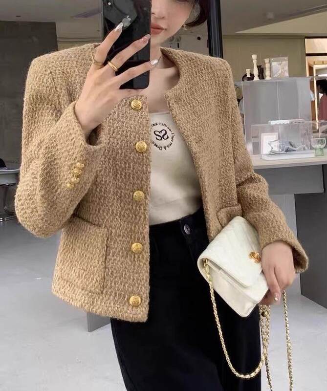 Áo khoác ngắn nữ dáng Chanel cổ tròn tay dài phong cách công sở thanh lịch — sâm panh