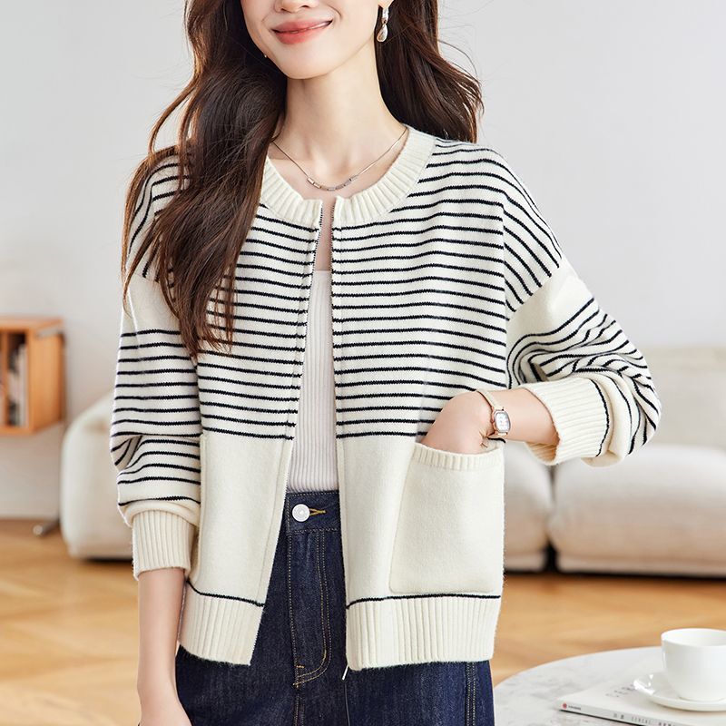 Korean-style casual round-neck striped autumn new knit cardigan, loose-fitting sweater, tummy-covering knit top, zip-up jacket for women