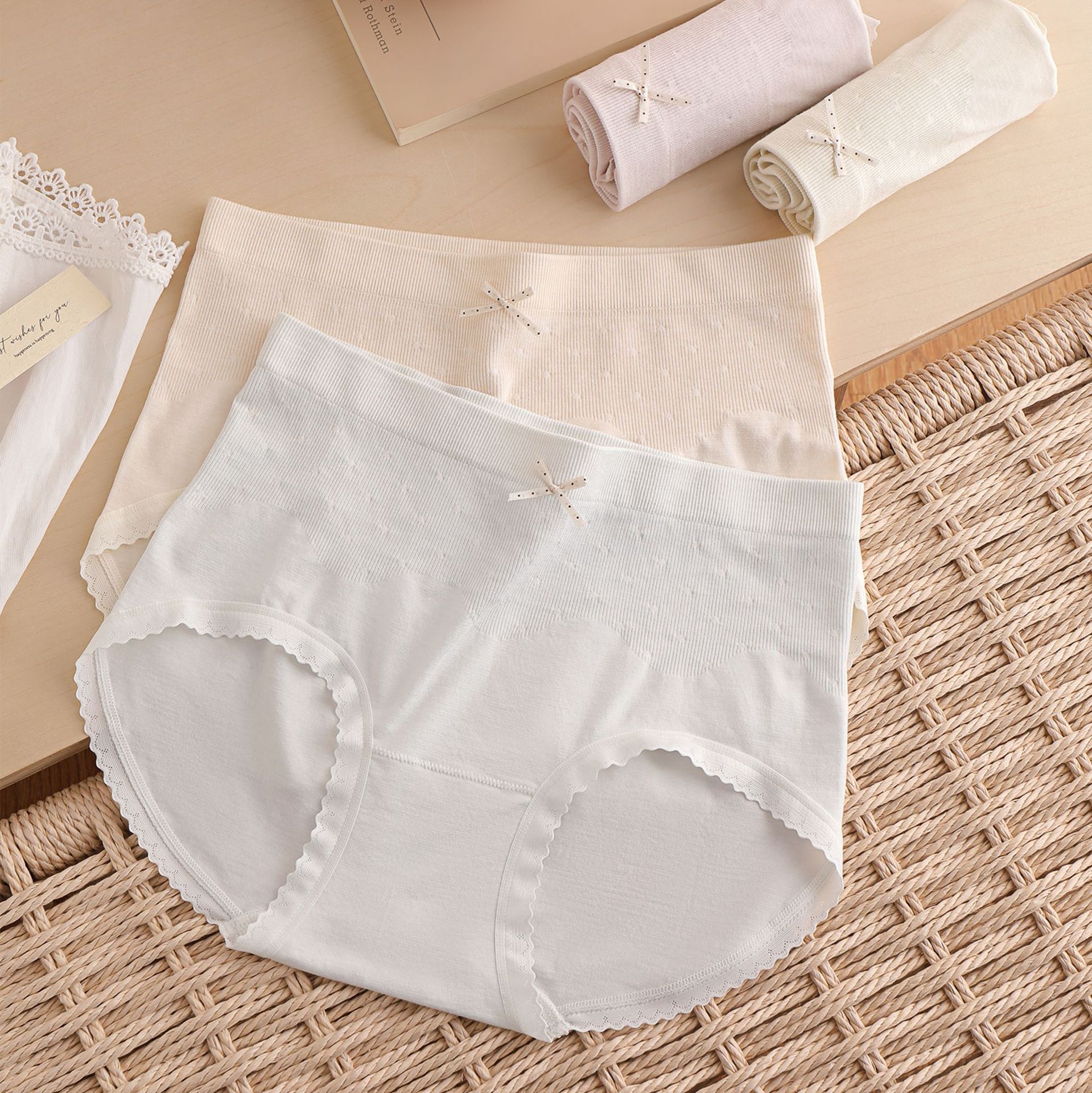 Underwear for Girls, Fresh and Girly, Polka Dots, Seamless, Breathable, Cotton-Feel, Antibacterial, Women's Triangle Shorts, Leggings