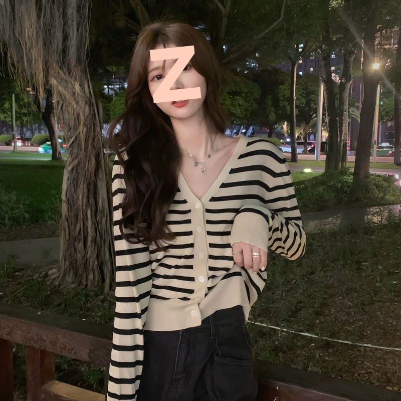 Early Autumn New Stripesd Knitwear Women's V Neck Cardigan Long-Sleeved Thin Top 2025 Spring & Fall Niche Knitwear Jacket