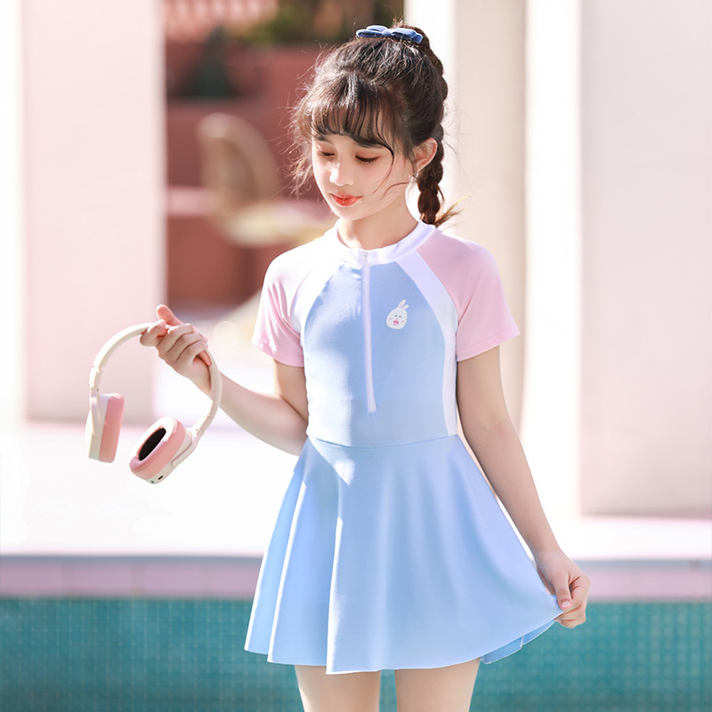 Traje de baño para niñas, deportes de una pieza, combinación de colores, versión coreana, estudiantes de secundaria, natación, entrenamiento profesional, trajes de baño de ocio para niños
