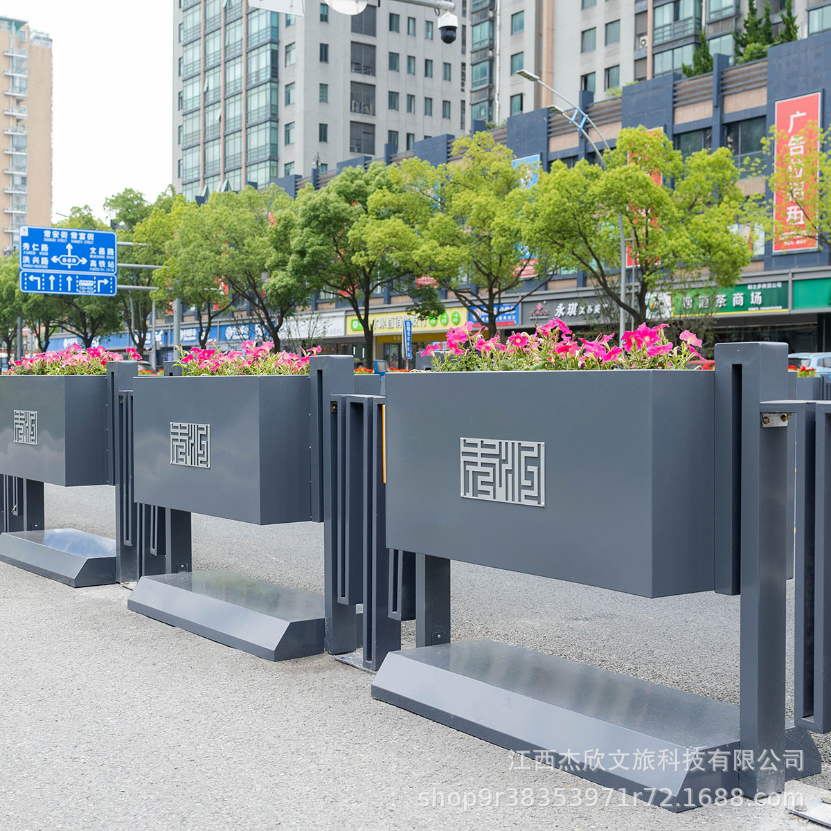 Source manufacturer customizes urban street landscape greening planting flower boxes, traffic safety protection flower box railings