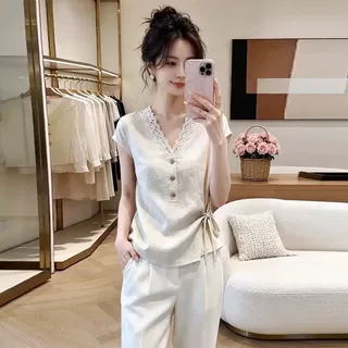 大码设计感蕾丝v领短袖衬衫女夏季新款收腰显瘦洋气通勤百搭上衣
