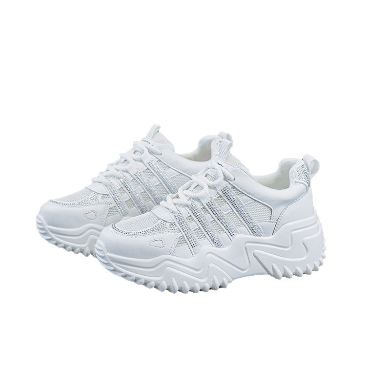 Pequeños zapatos para mujeres verano 2026 nuevos zapatos blancos de malla transpirables zapatos deportivos casuales para mujeres