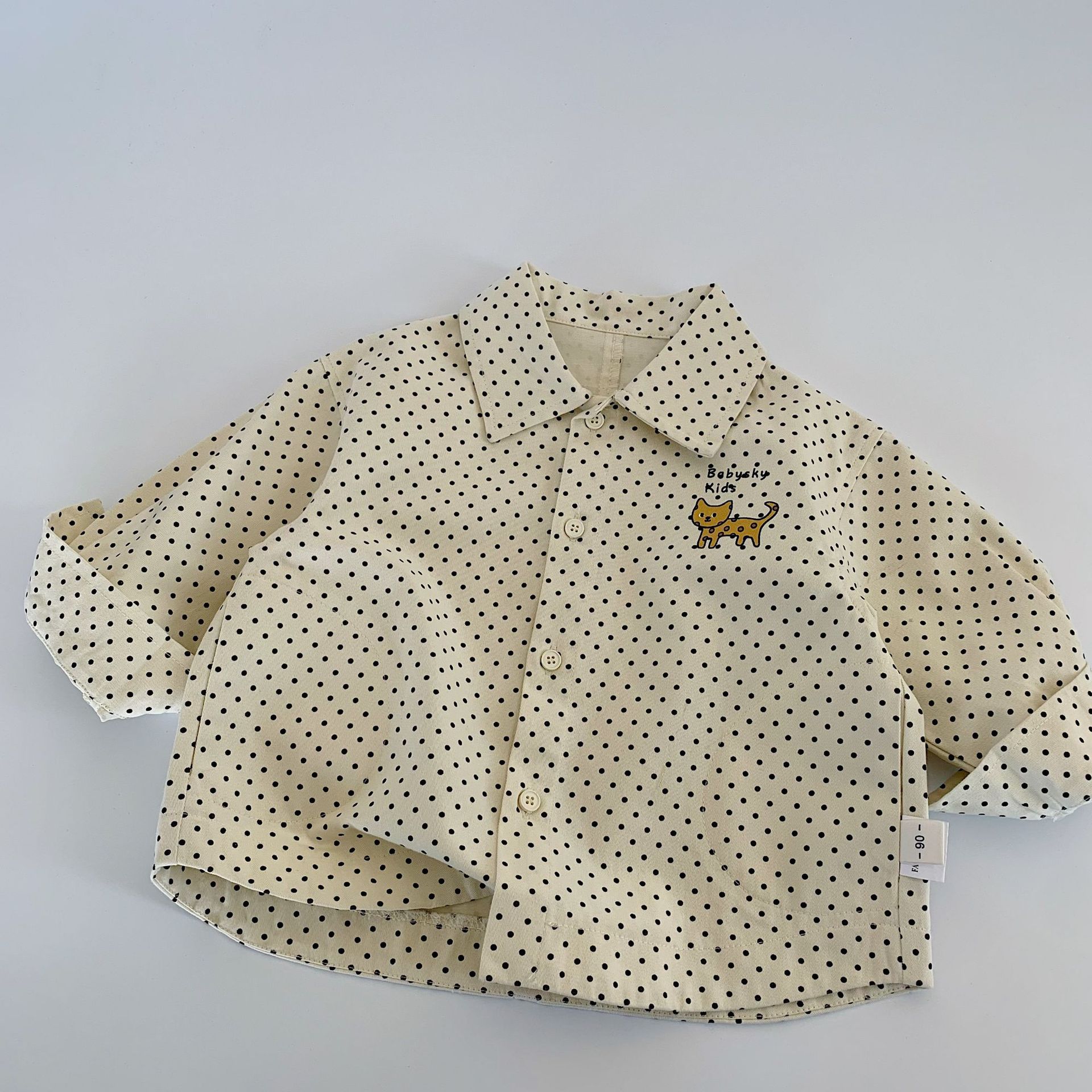 Camisa para niños Maibao 2025 primavera para niños pequeños y medianos top de solapa de lunares primavera y otoño nuevo estilo chaqueta de camisa para niños y niñas