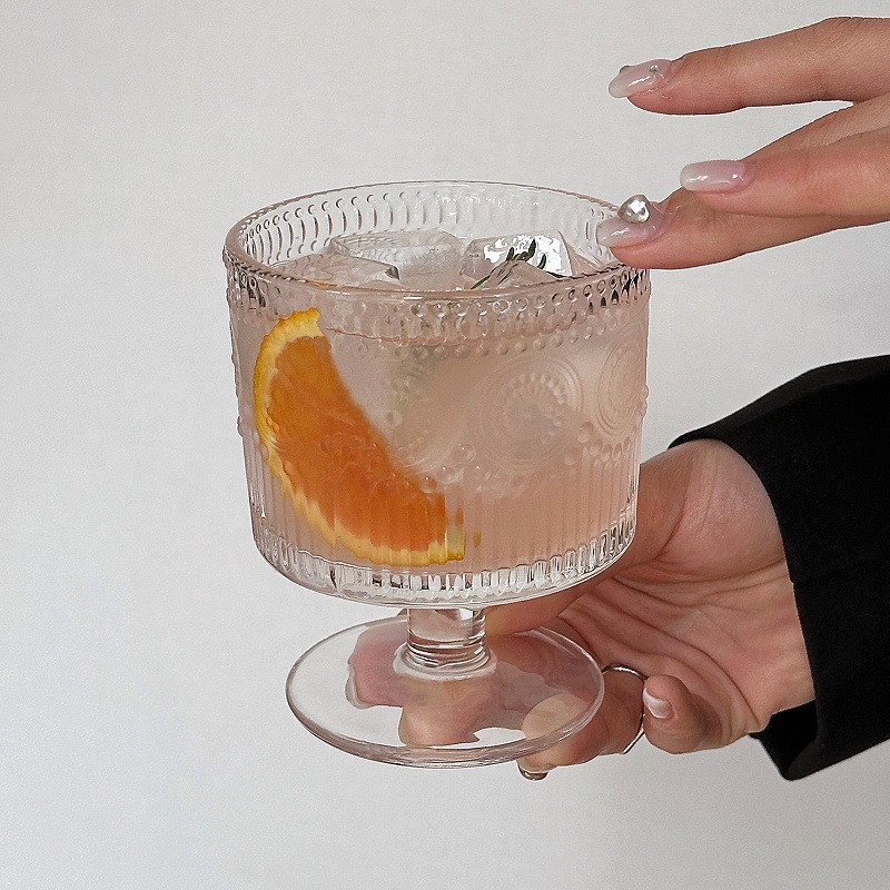 Nicho de diseño en relieve tazas de alto pie en el viento de alto valor de hielo tazas de café estadounidenses tazas de frutas tazas de té tazas de bebida tazas de vino