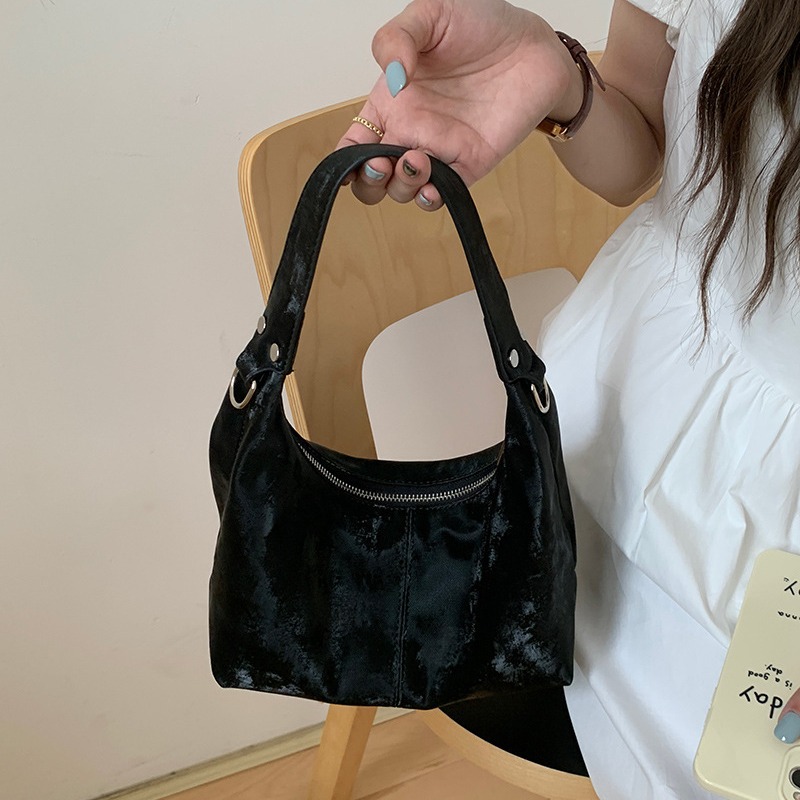 Niche design textured underarm bag 2024 new spring and summer women's shoulder messenger bag, soft silver cloud bag_voghion.com