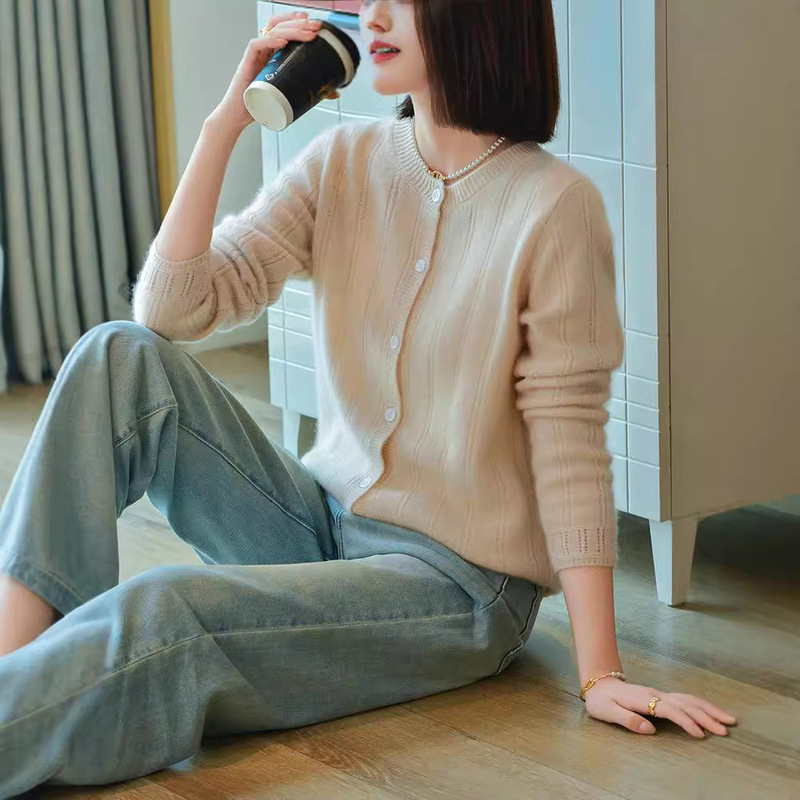Wholesale pure wool knitted cardigan women's lace autumn and winter new solid color round neck sweater coat wool outer top Wholesale pure wool knitted cardigan women's lace autumn and winter new solid color round neck sweater coat wool outer top