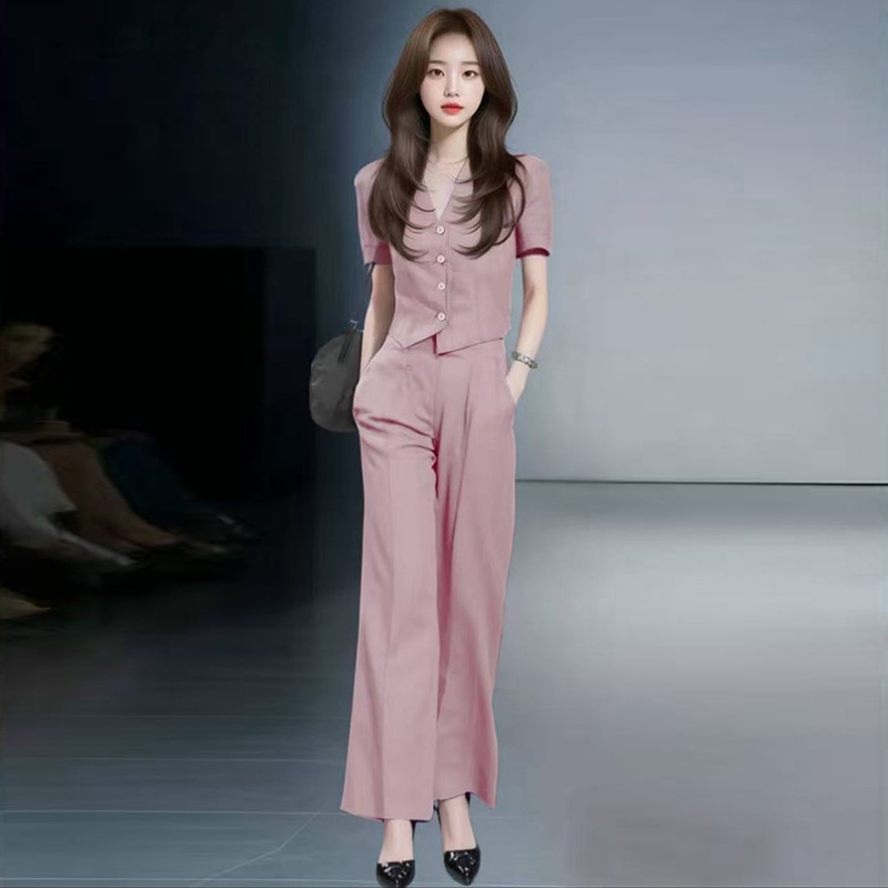夏服は、ファッショナブルな韓国の紫色の気質のトップとショートパンツの女性用ツーピースセットの完全なセットで、美しくて雰囲気があります。|undefined