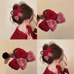 小香風蝶結びのぬいぐるみは女性の気質の後頭部を挟んでサメを挟んで秋冬の新型の高級感の頭飾りを挟みます。