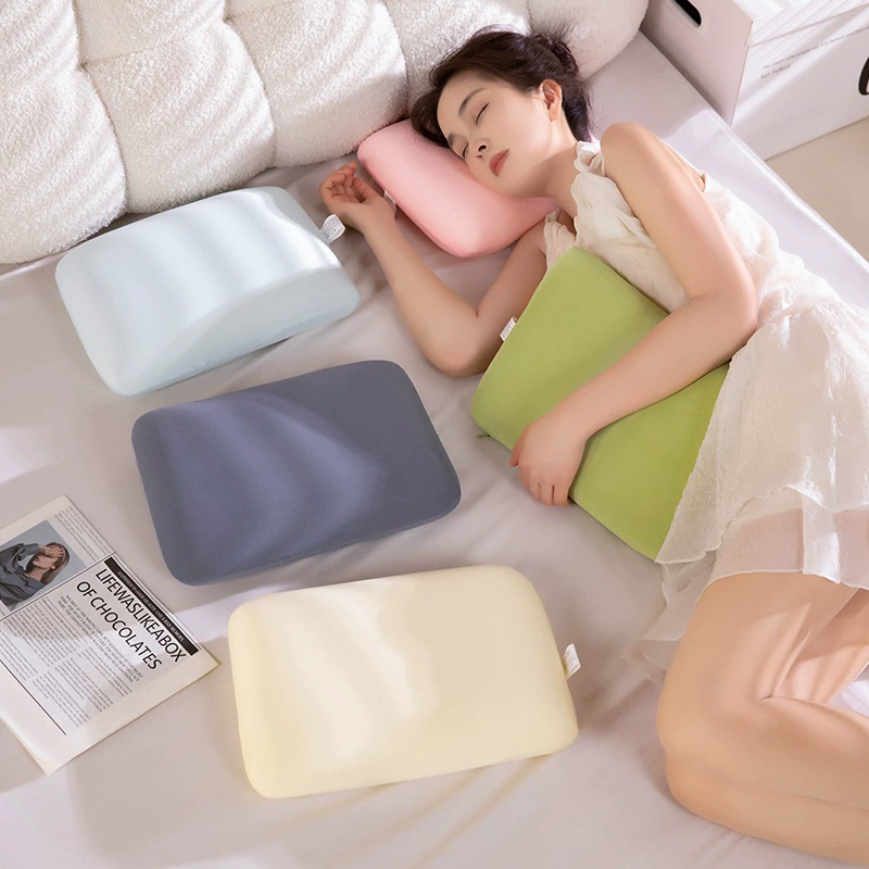 Silk children's summer pillow for sleep at lunchtime for elementary school students