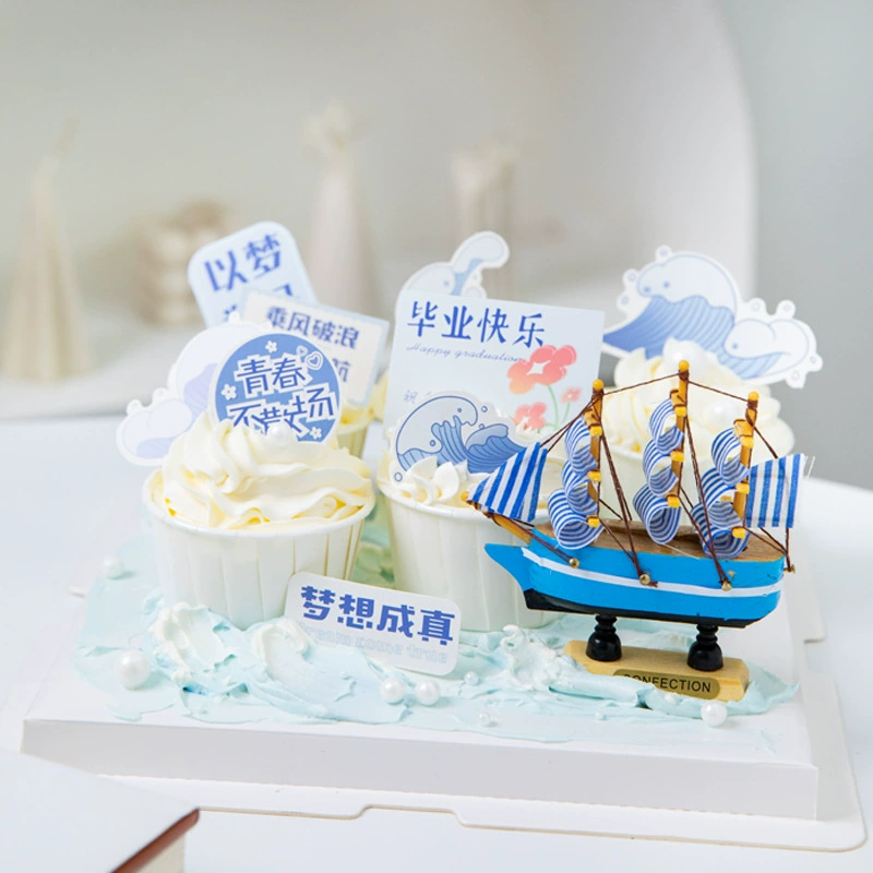 Декор для капкейков на выпускной: парусник и табличка