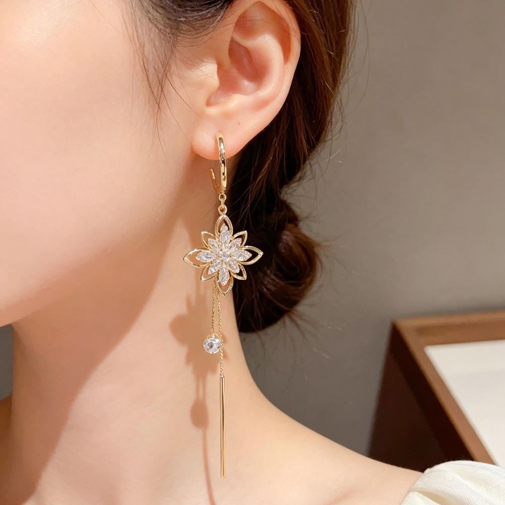 Pendientes largos con borlas y flores de circonita de estilo minimalista coreano y japonés para mujer, pendientes de lujo ligero y versátiles que estilizan el rostro, venta al por mayor.