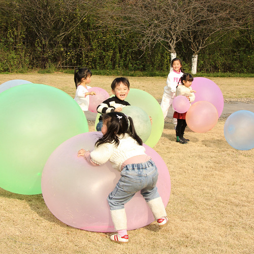 Hot-selling blow-up ball bubble ball water-filled transparent bubble ball TPR blow-up ball pat ball big light ball